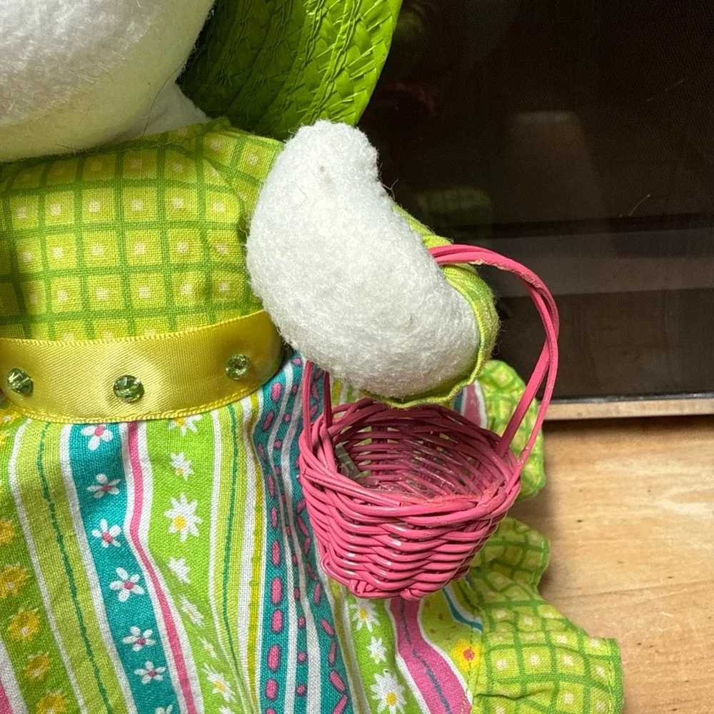 Annalee anthropomorphic Green and Pink Mouse Figurine - Picture 4 of 8